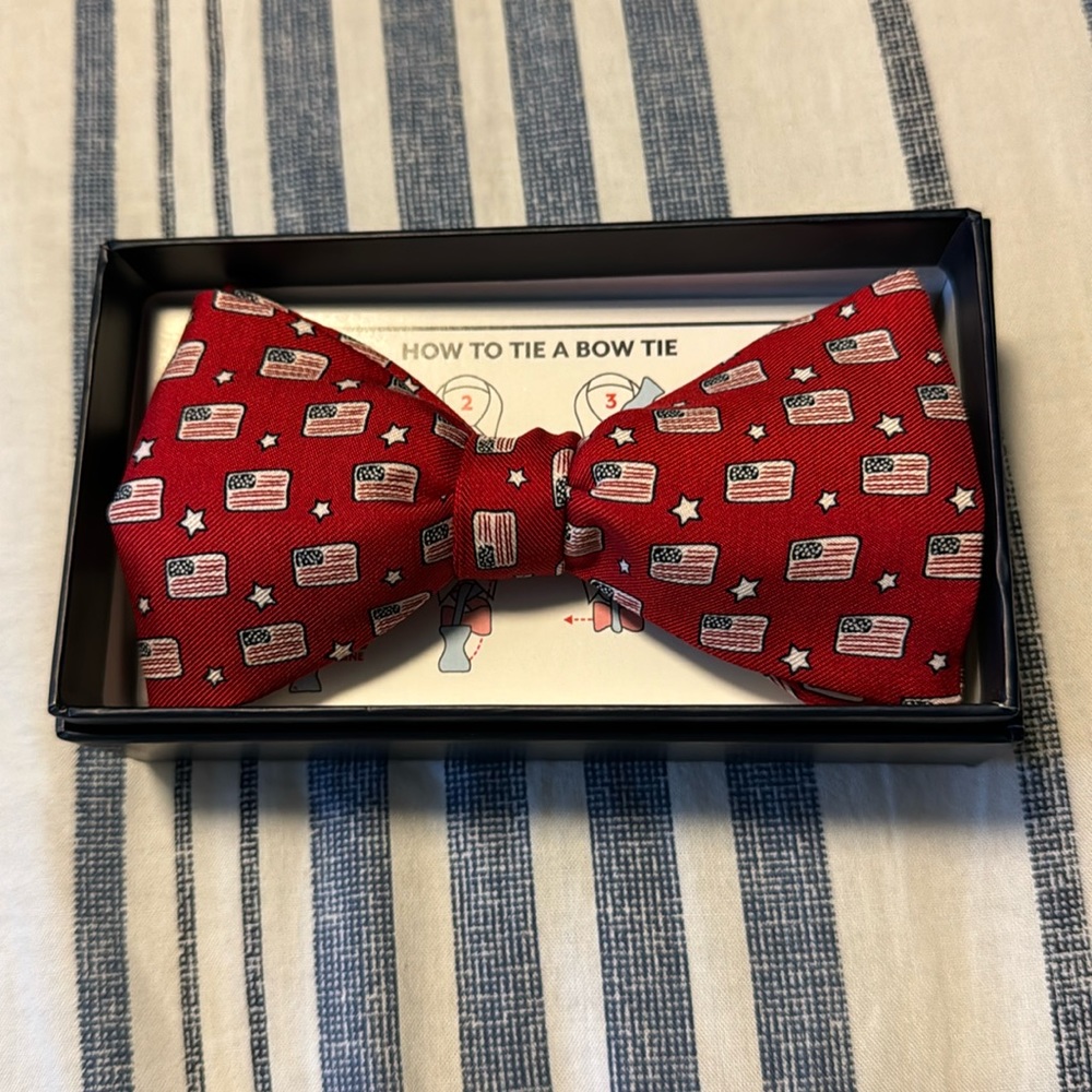 Vineyard Vines American Flag Bow tie